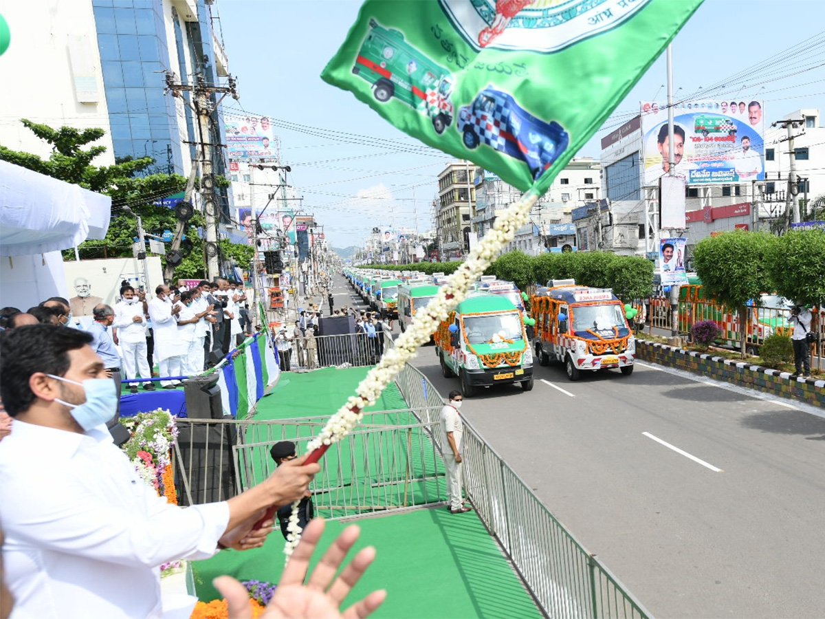 cm ys jagan launched ambulances vijayawada photo gallery - Sakshi7