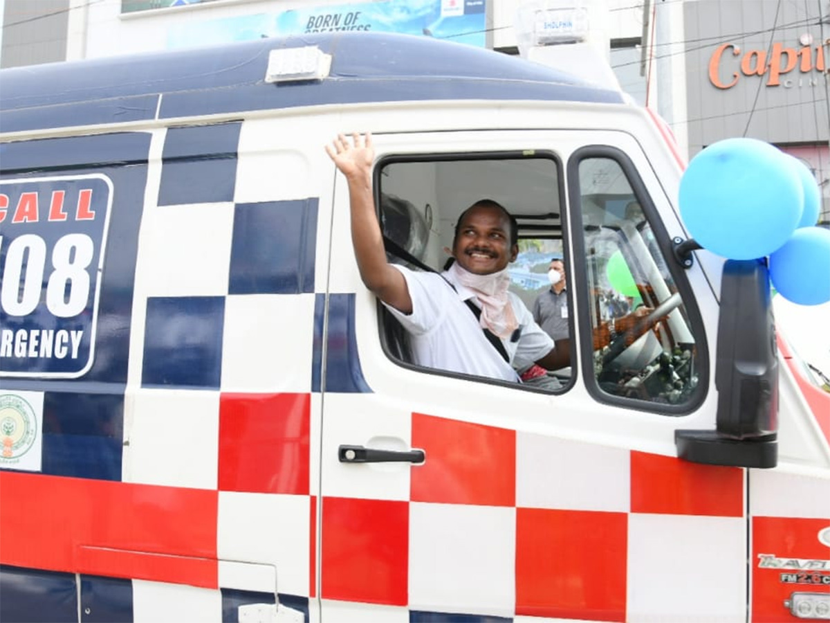 cm ys jagan launched ambulances vijayawada photo gallery - Sakshi8