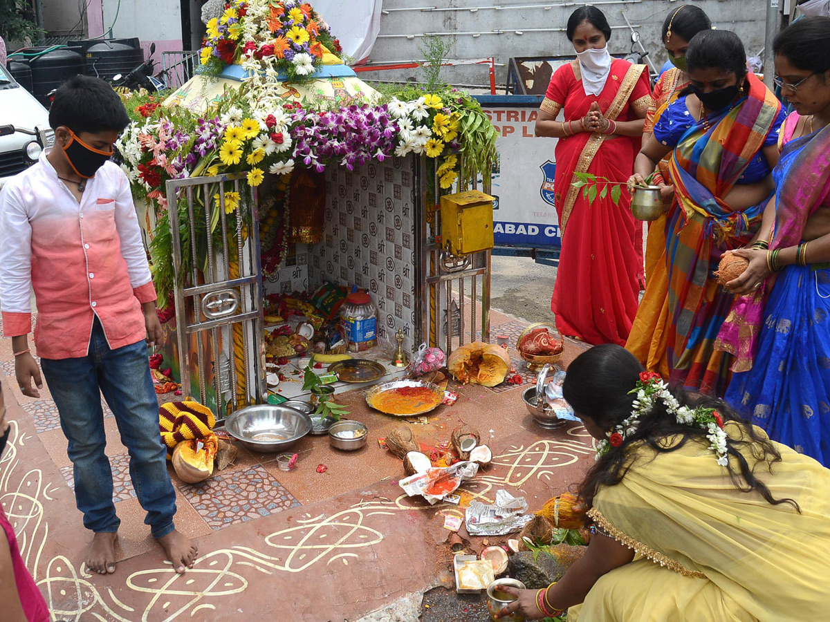 hyderabad bonalu 2020 Photo Gallery - Sakshi13