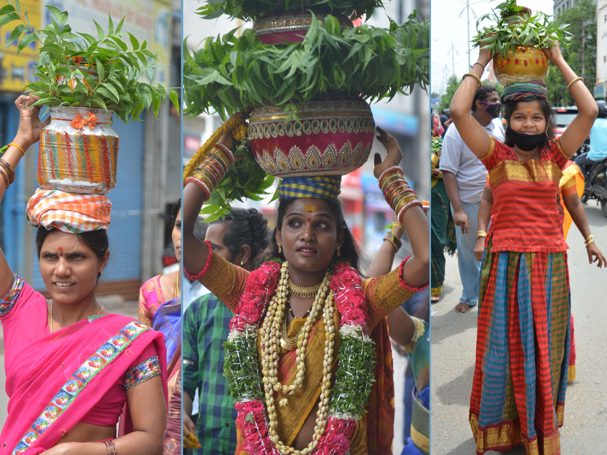 hyderabad bonalu 2020 Photo Gallery - Sakshi16