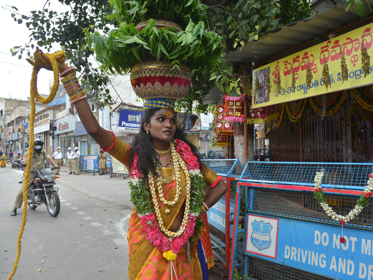 hyderabad bonalu 2020 Photo Gallery - Sakshi19