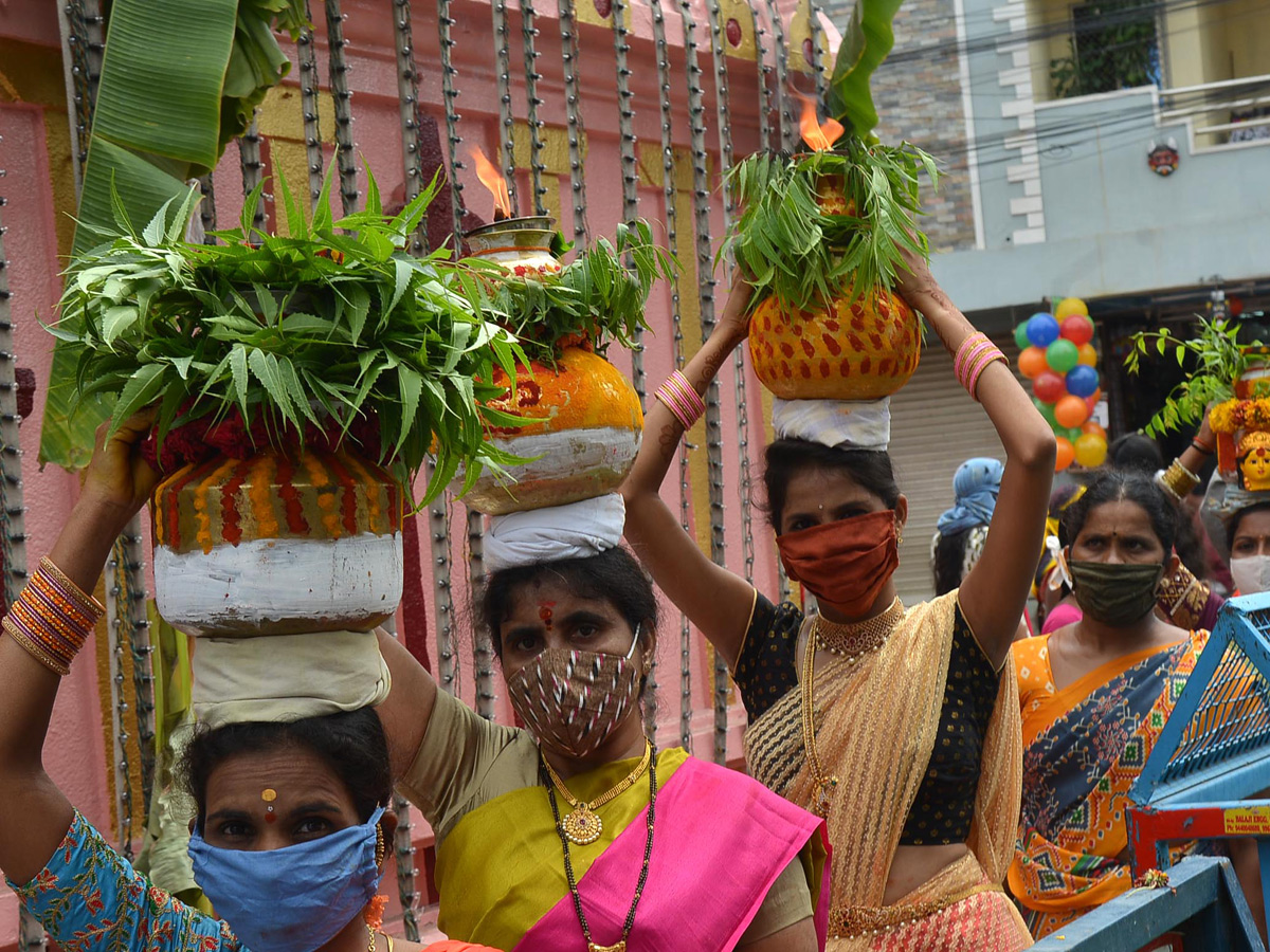 hyderabad bonalu 2020 Photo Gallery - Sakshi7