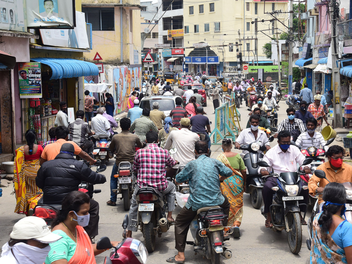 Heavy Rush in Tirupati Roads Photos Gallery - Sakshi6