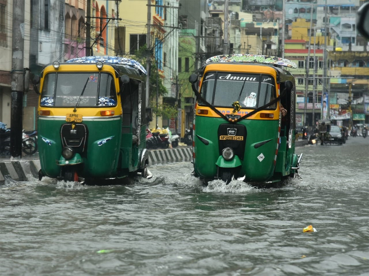 heavy rain in vijayawada photo gallery - Sakshi10