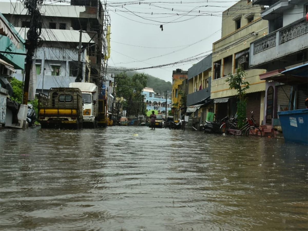 heavy rain in vijayawada photo gallery - Sakshi13