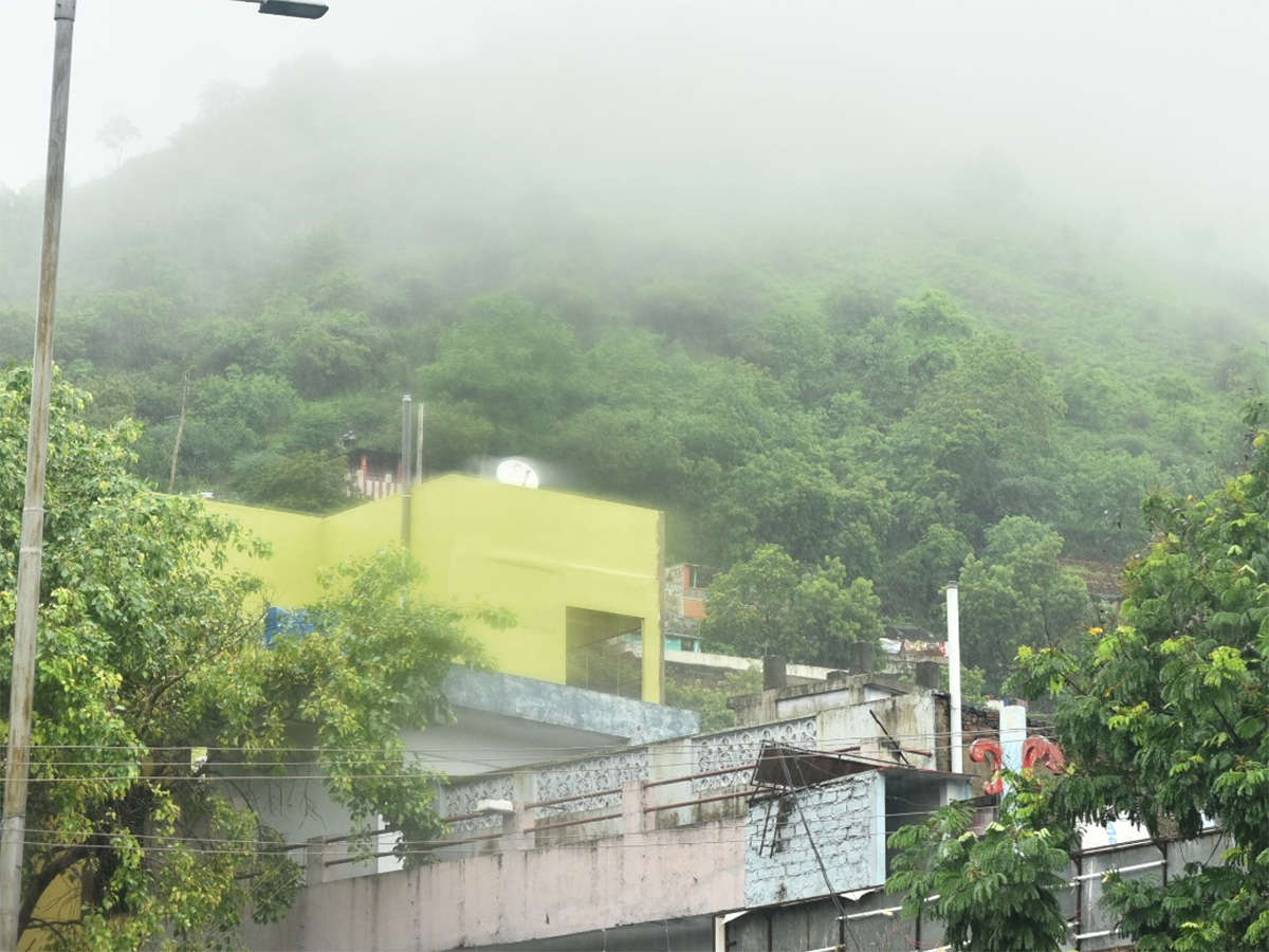 heavy rain in vijayawada photo gallery - Sakshi19