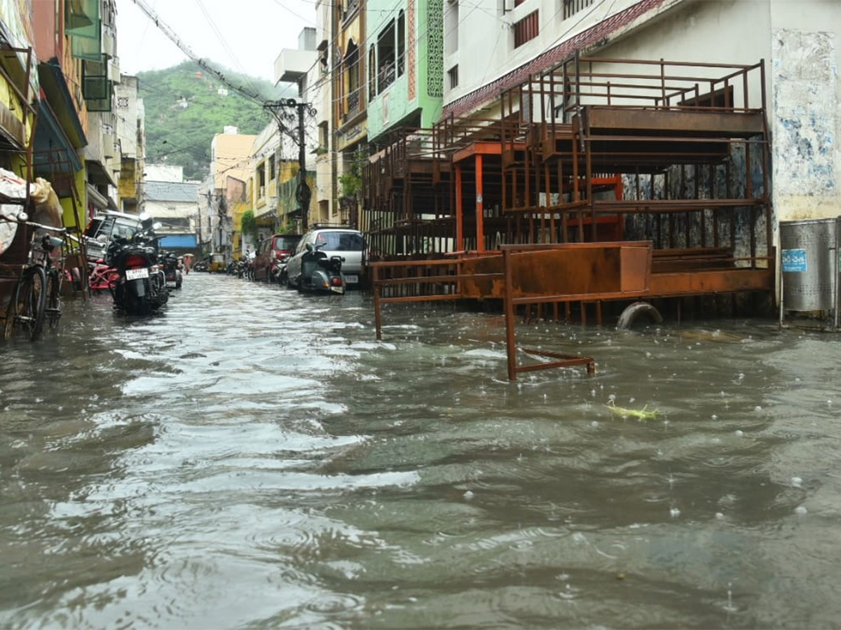 heavy rain in vijayawada photo gallery - Sakshi5