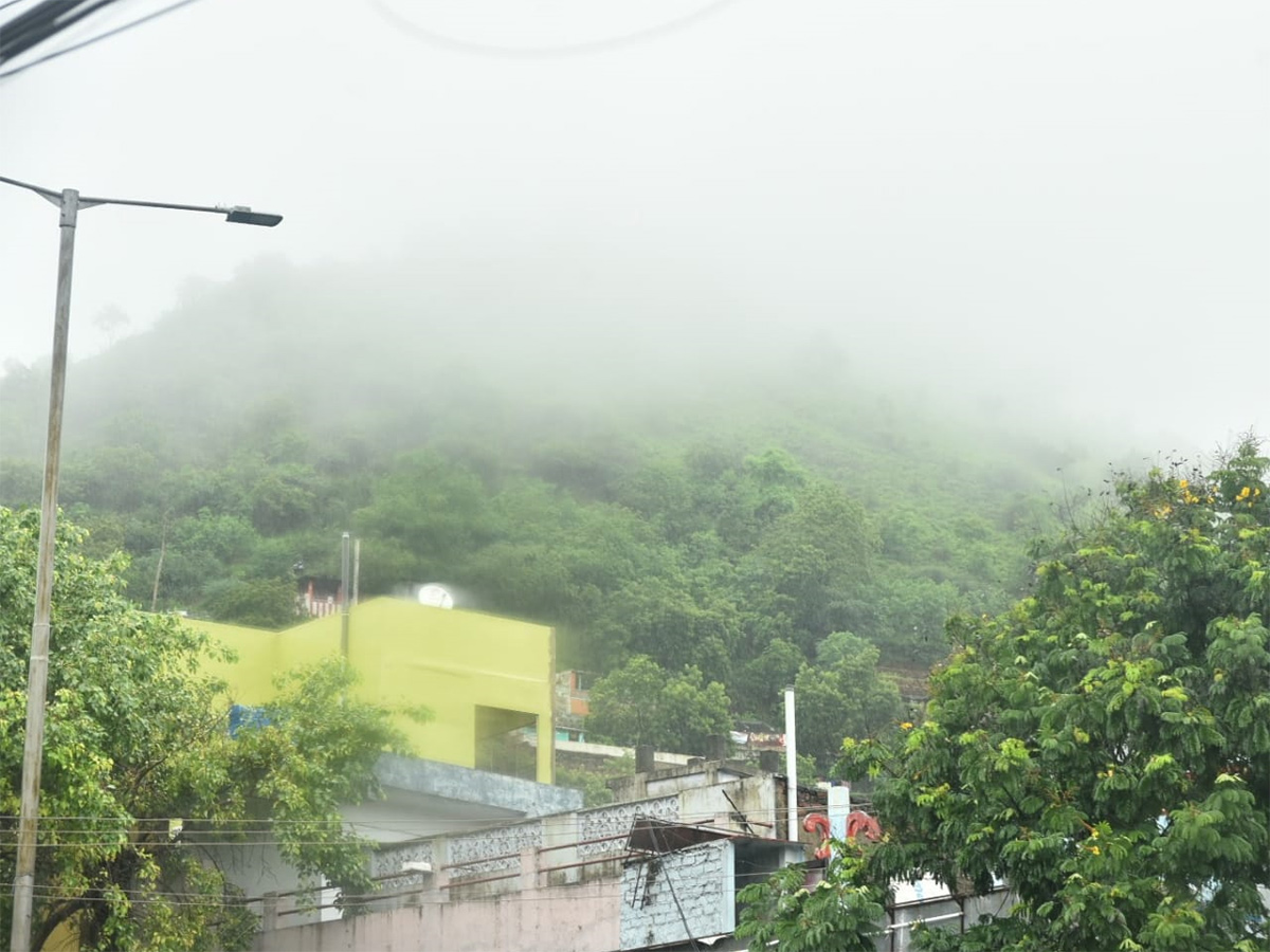 heavy rain in vijayawada photo gallery - Sakshi8