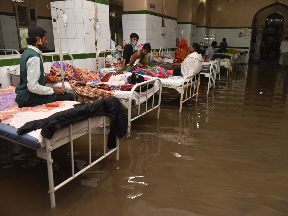 Heavy rains lash Hyderabad Osmania General Hospital Photo Gallery - Sakshi1