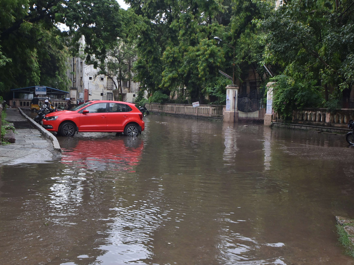 Heavy rains lash Hyderabad Osmania General Hospital Photo Gallery - Sakshi10