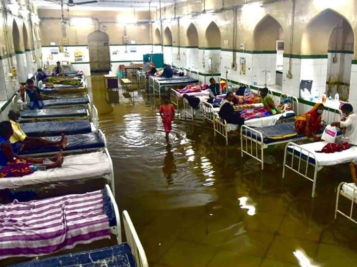 Heavy rains lash Hyderabad Osmania General Hospital Photo Gallery - Sakshi11