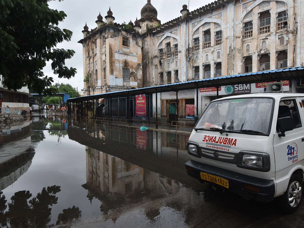 Heavy rains lash Hyderabad Osmania General Hospital Photo Gallery - Sakshi13