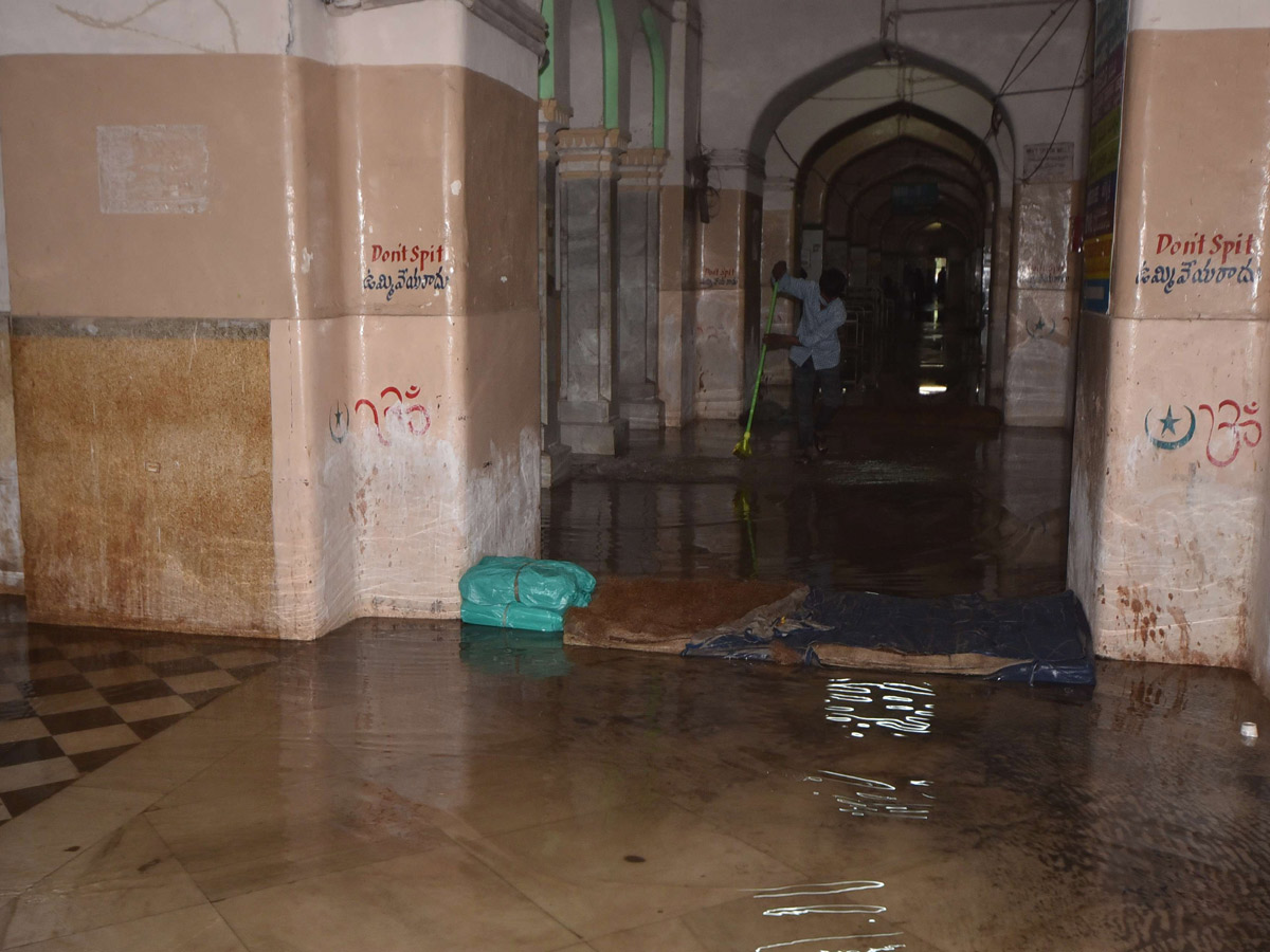 Heavy rains lash Hyderabad Osmania General Hospital Photo Gallery - Sakshi16