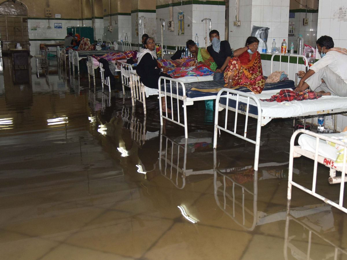 Heavy rains lash Hyderabad Osmania General Hospital Photo Gallery - Sakshi22