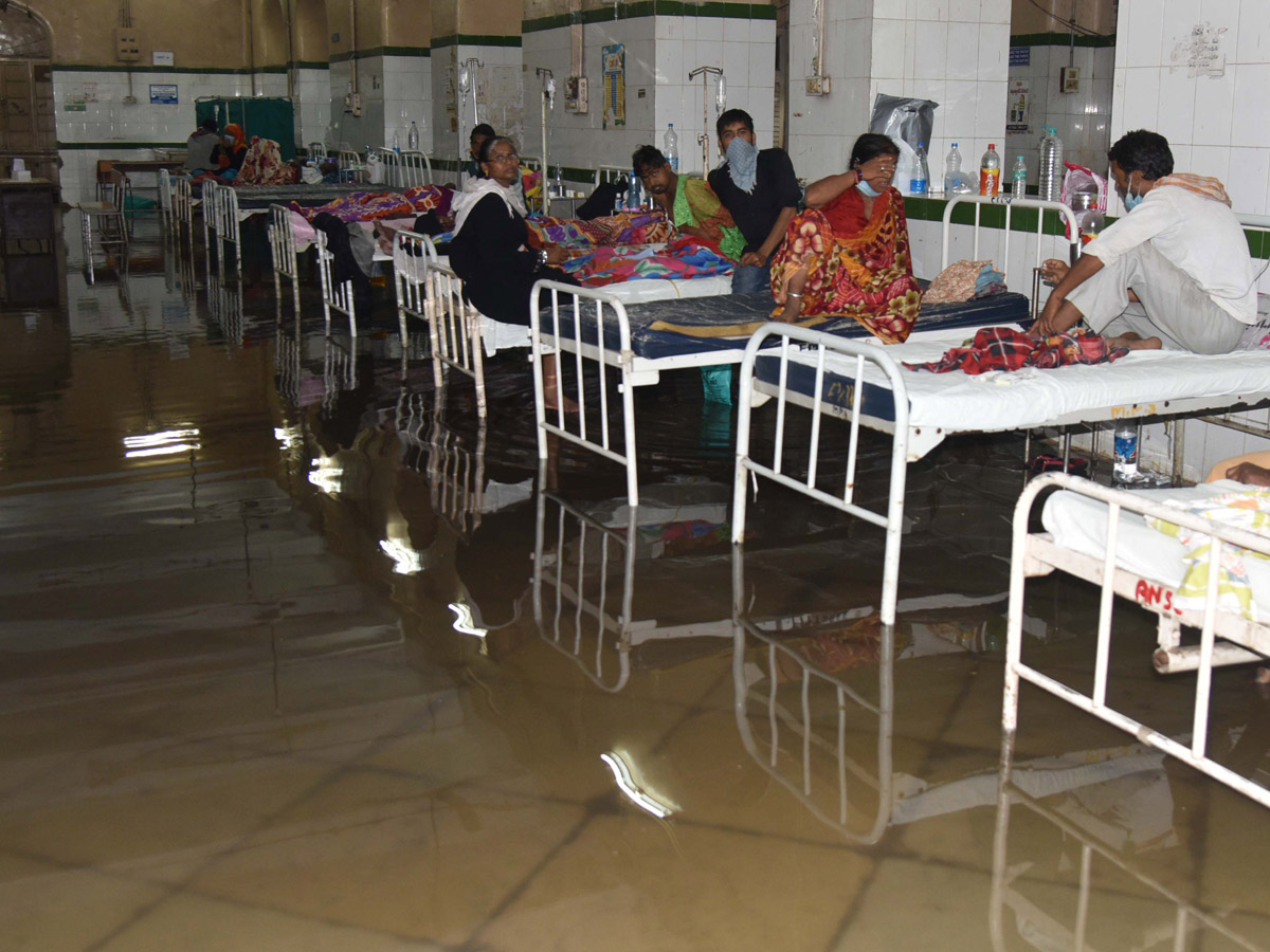 Heavy rains lash Hyderabad Osmania General Hospital Photo Gallery - Sakshi27