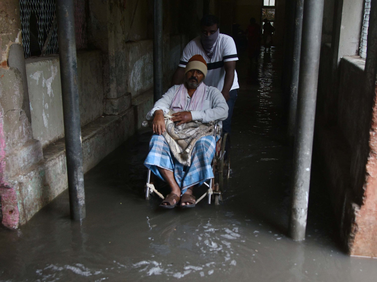 Heavy rains lash Hyderabad Osmania General Hospital Photo Gallery - Sakshi28