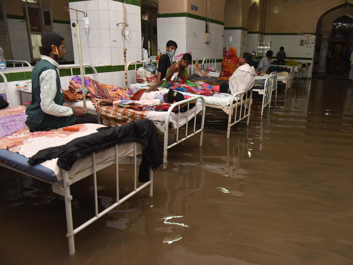 Heavy rains lash Hyderabad Osmania General Hospital Photo Gallery - Sakshi4