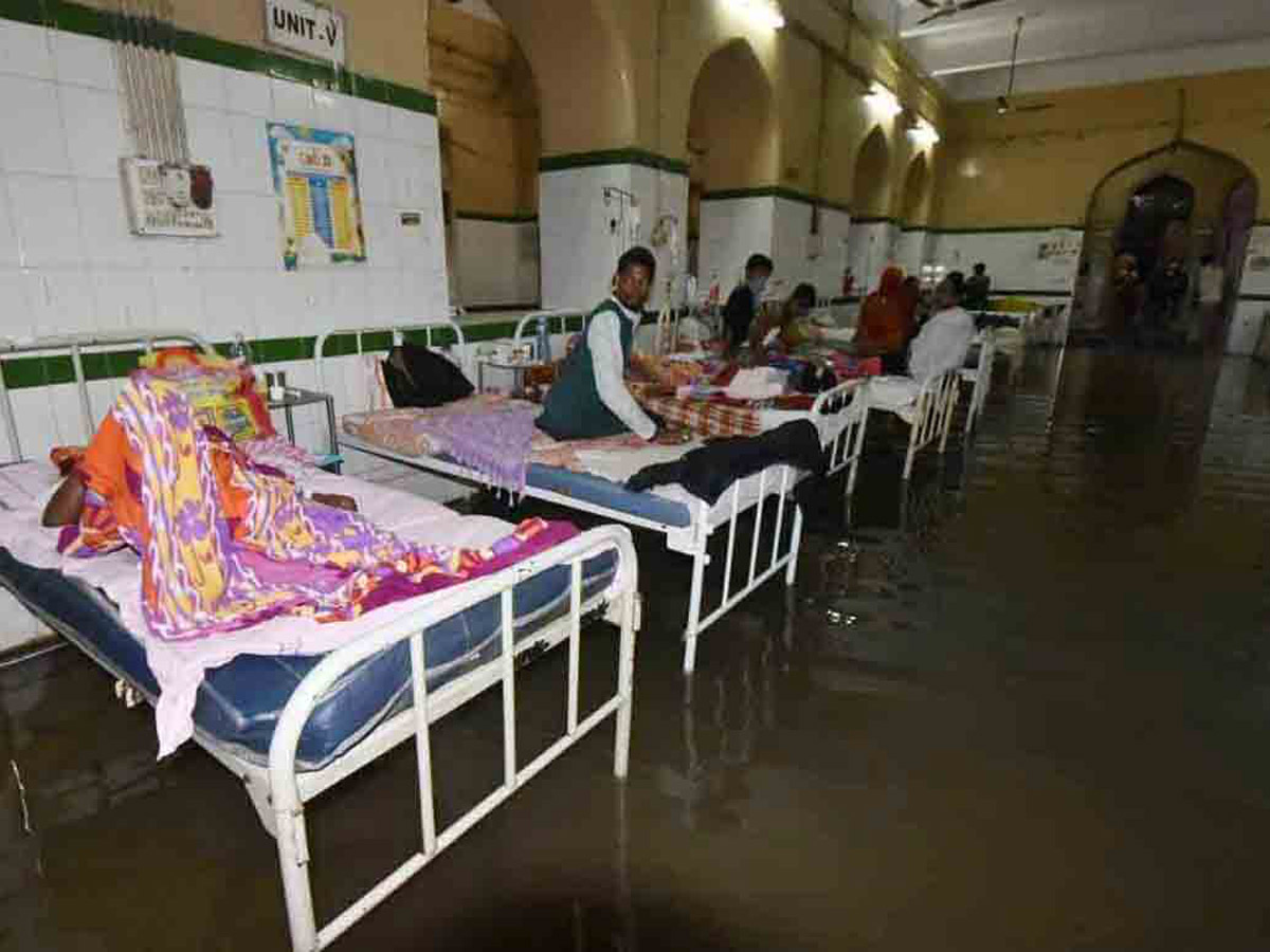 Heavy rains lash Hyderabad Osmania General Hospital Photo Gallery - Sakshi5