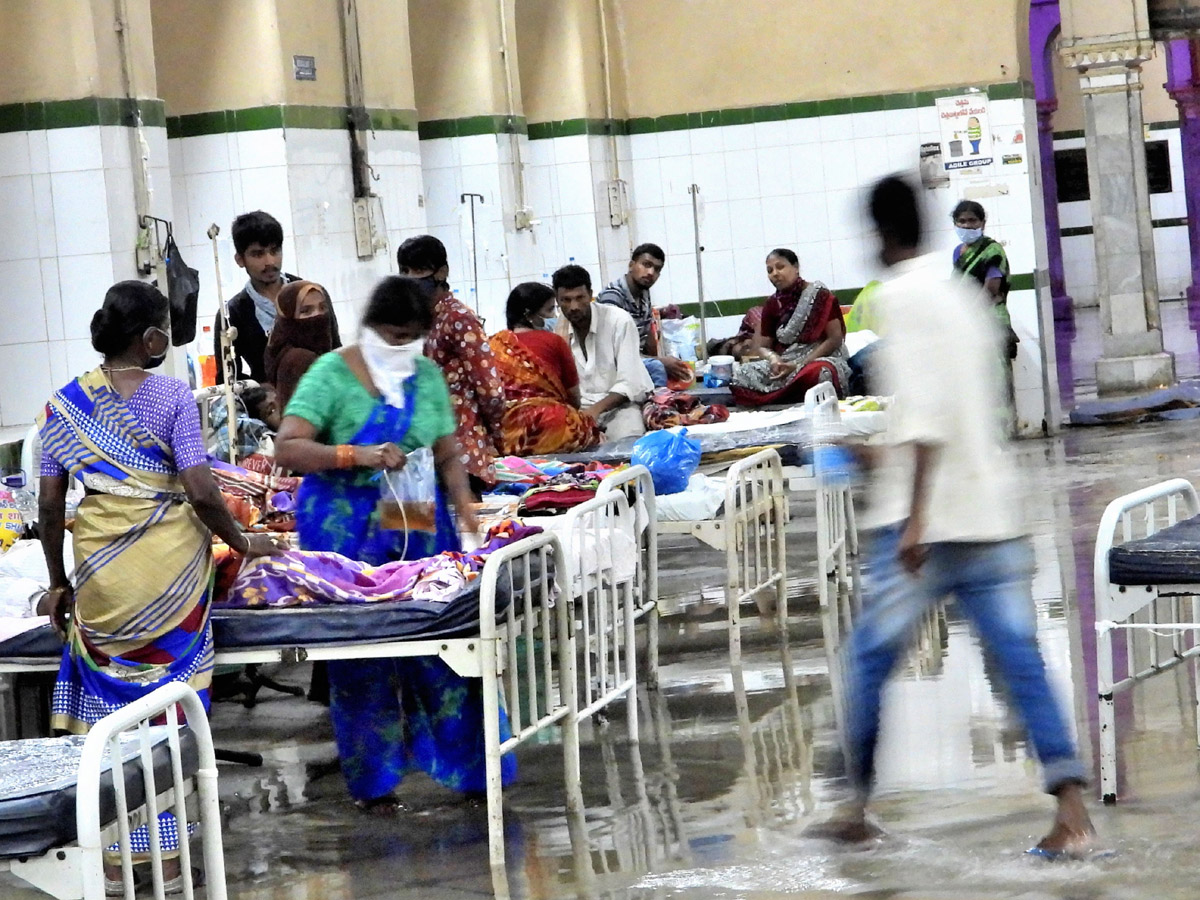 Heavy rains lash Hyderabad Osmania General Hospital Photo Gallery - Sakshi7