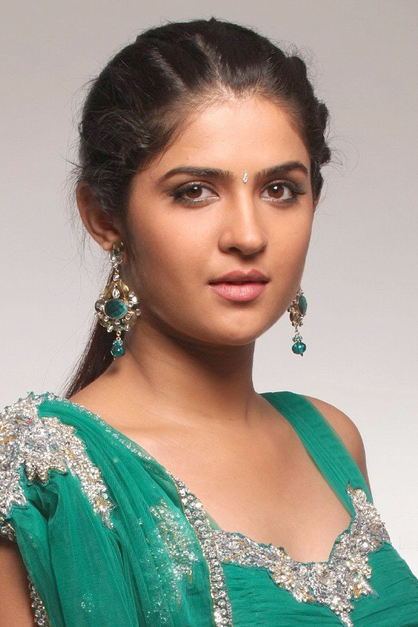 Actress Deeksha Seth exclusive photo gallery - Sakshi27