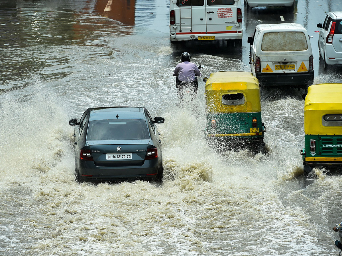  Heavy rains lash Delhi Photo Gallery - Sakshi11