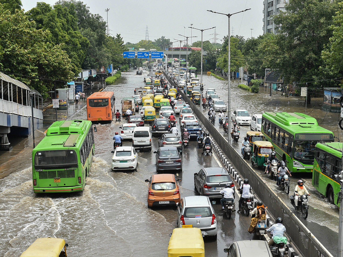  Heavy rains lash Delhi Photo Gallery - Sakshi12