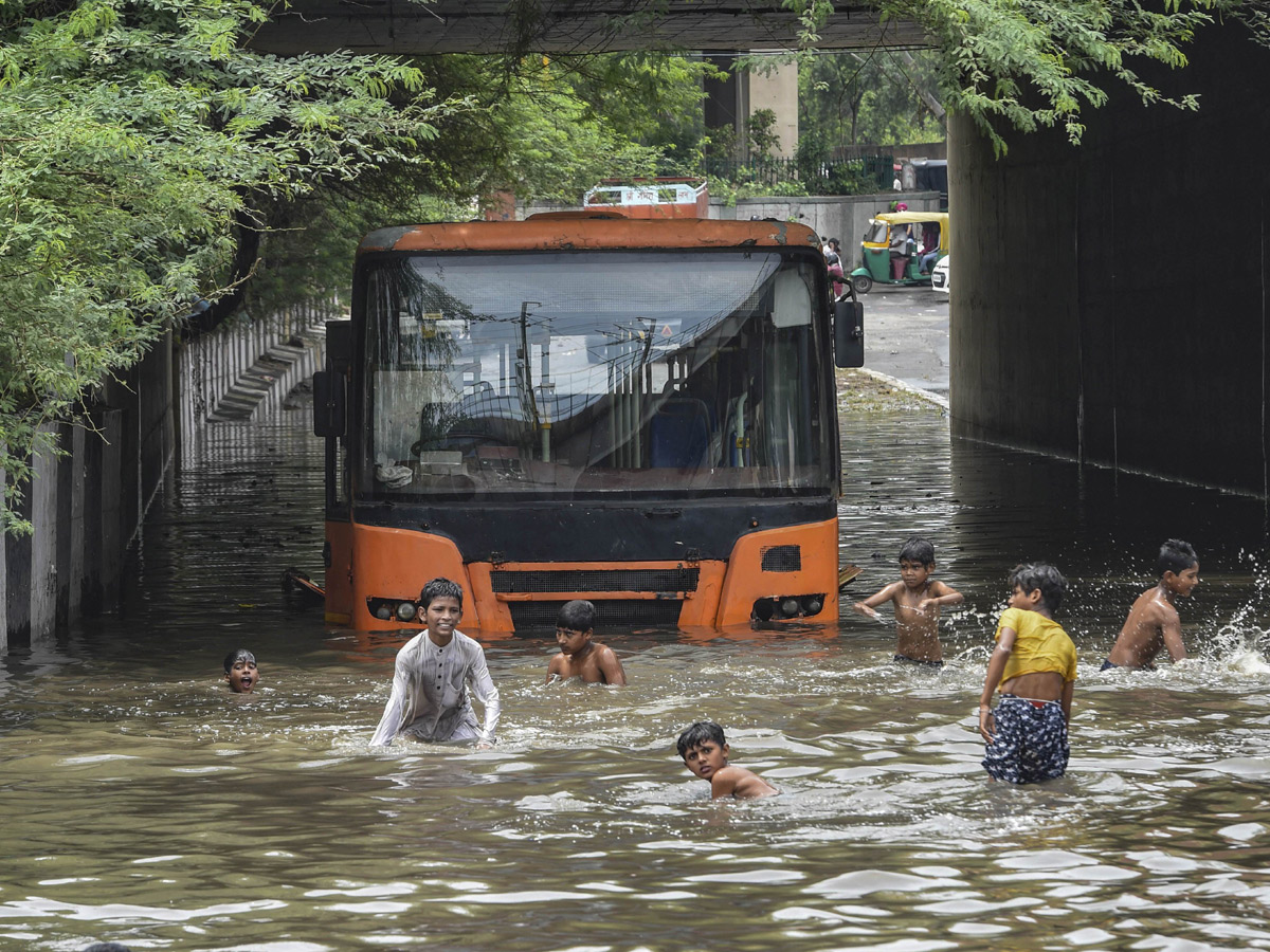  Heavy rains lash Delhi Photo Gallery - Sakshi19