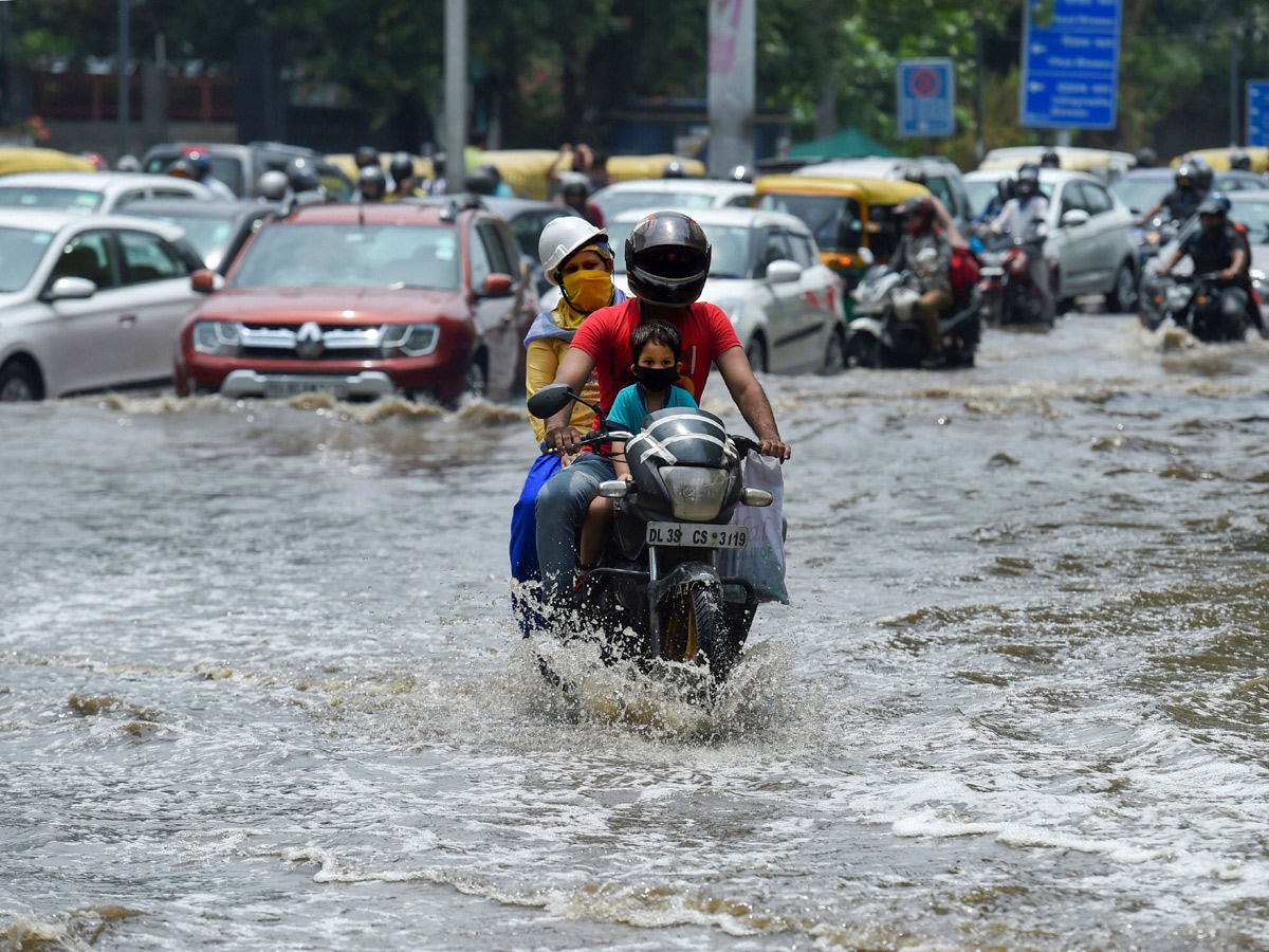  Heavy rains lash Delhi Photo Gallery - Sakshi6