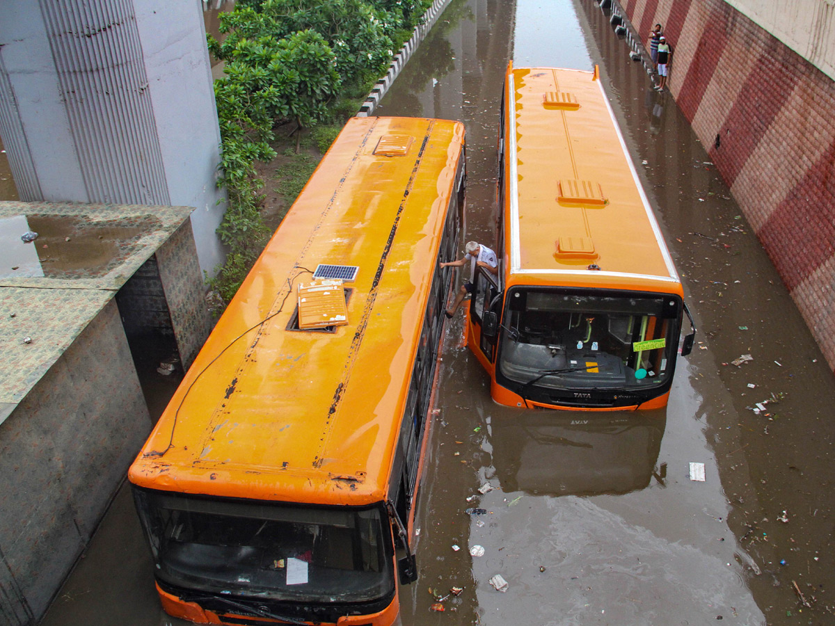  Heavy rains lash Delhi Photo Gallery - Sakshi8