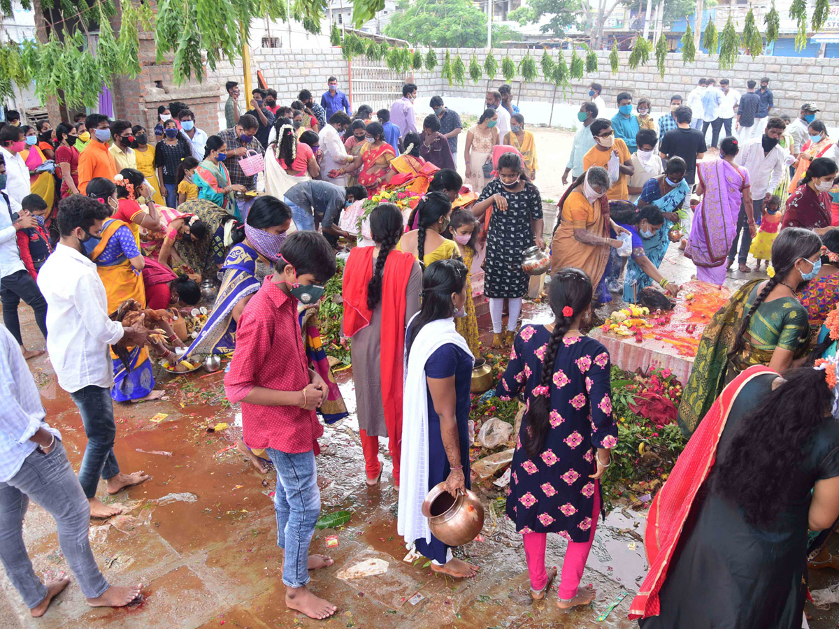 bonalu in hyderabad 2020 Photo Gallery - Sakshi11