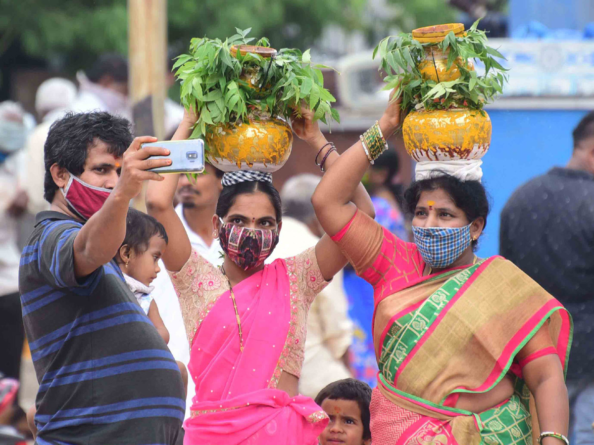 bonalu in hyderabad 2020 Photo Gallery - Sakshi41