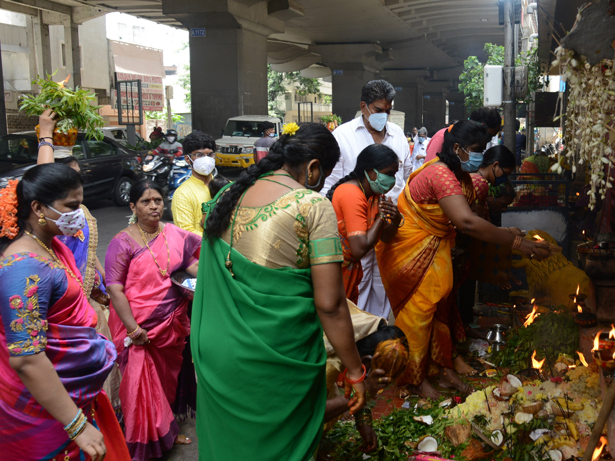 bonalu in hyderabad 2020 Photo Gallery - Sakshi17