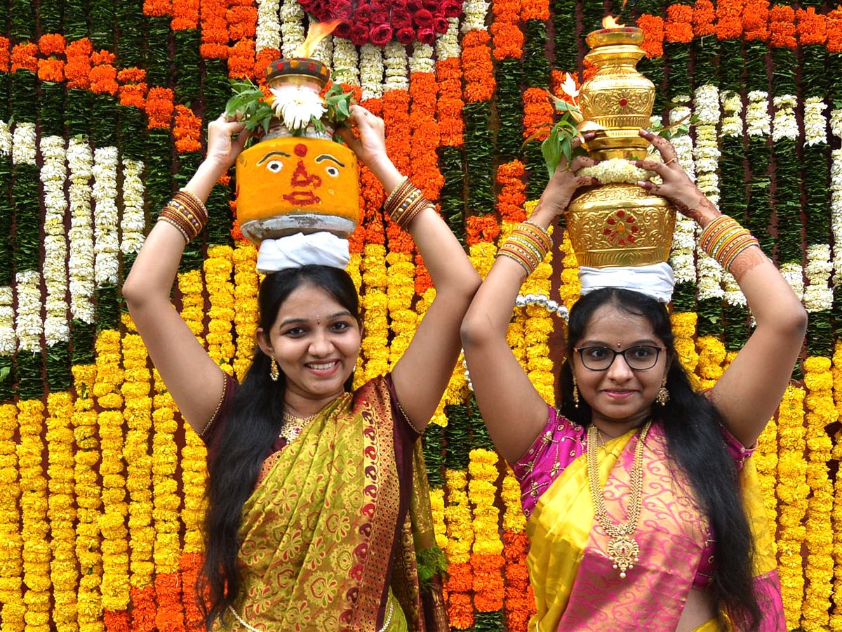 bonalu in hyderabad 2020 Photo Gallery - Sakshi1