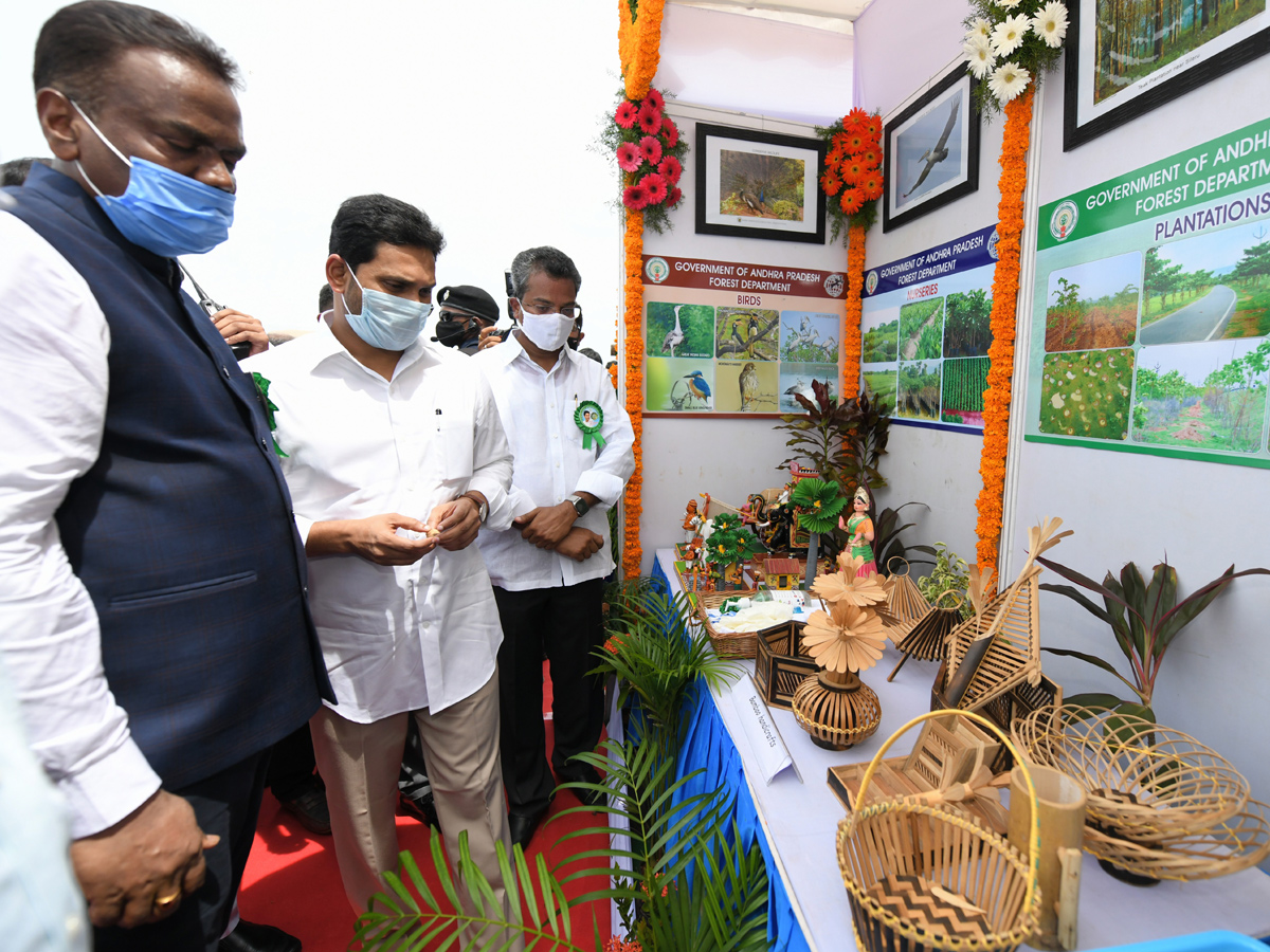 CM Jagan launches 71st Vana Mahotsavam in Krishna district Photo Gallery - Sakshi14