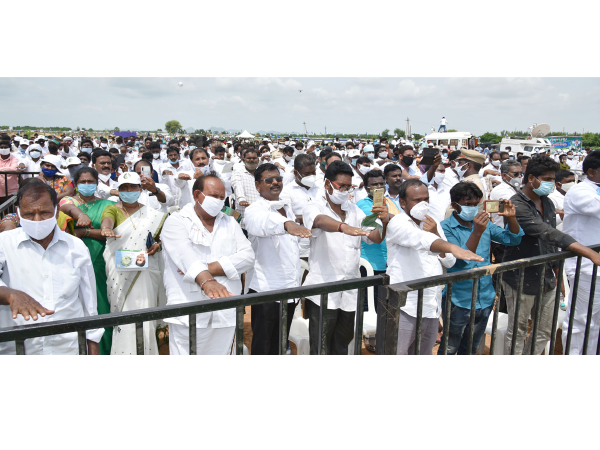 CM Jagan launches 71st Vana Mahotsavam in Krishna district Photo Gallery - Sakshi3