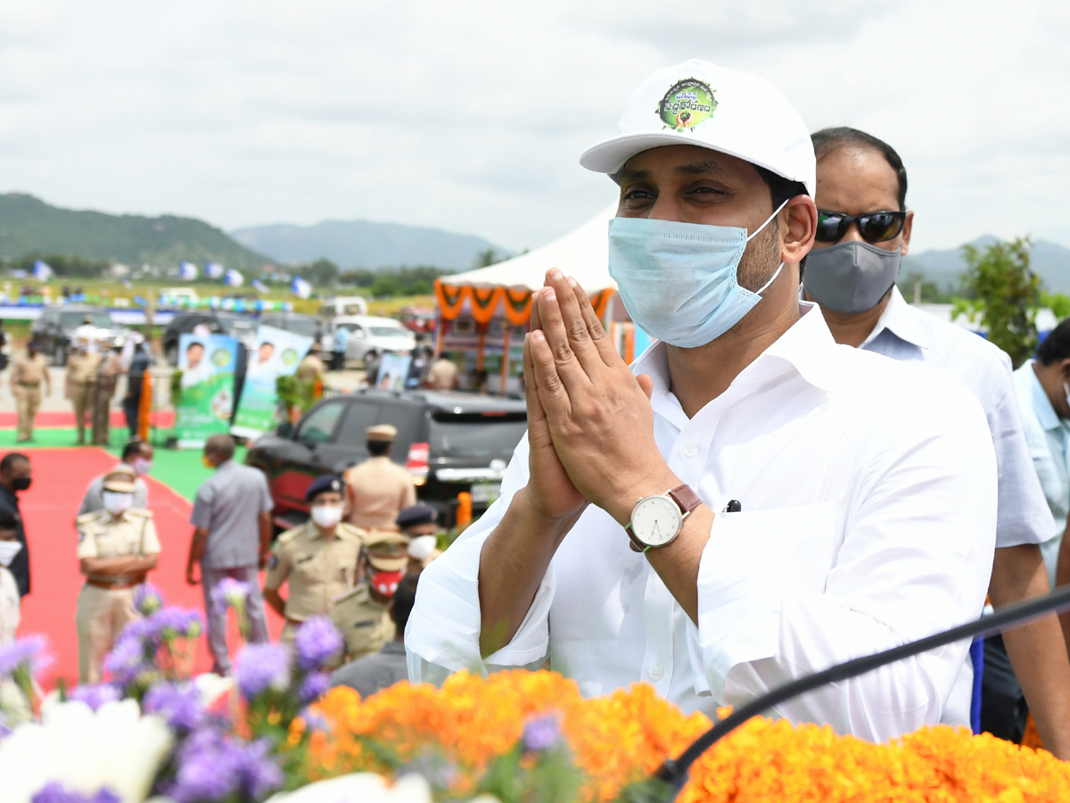 CM Jagan launches 71st Vana Mahotsavam in Krishna district Photo Gallery - Sakshi7