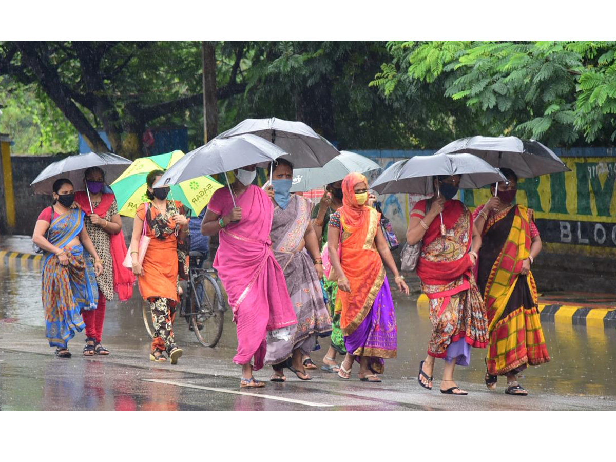 Heavy ranins in Andhra pradesh And Telangana Photo Gallery  - Sakshi11