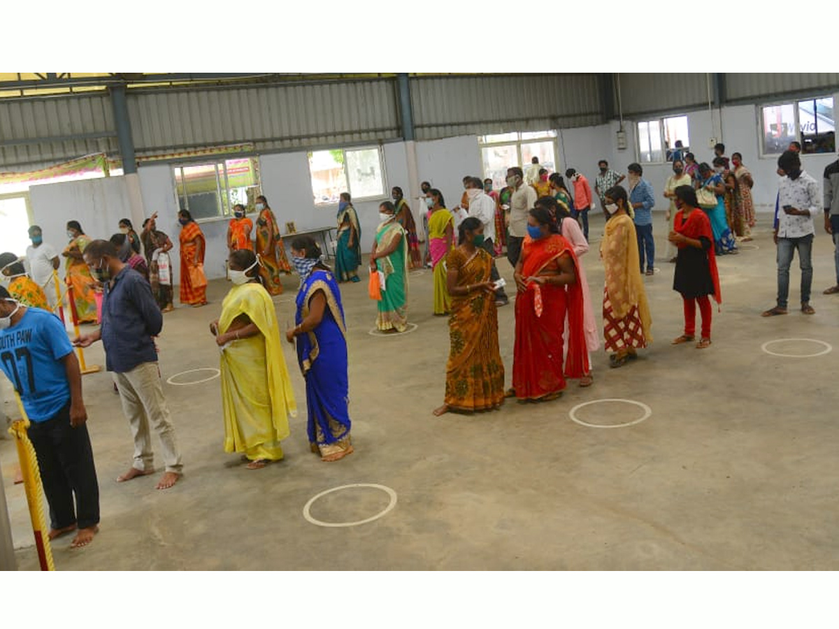 Sravana masam specialpujas vijayawada durgamma temple photo gallery - Sakshi21