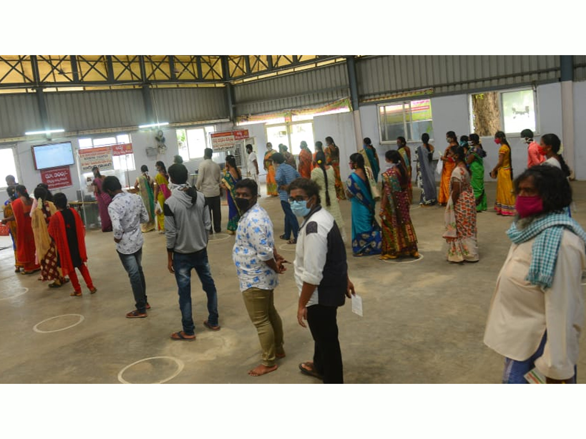 Sravana masam specialpujas vijayawada durgamma temple photo gallery - Sakshi22