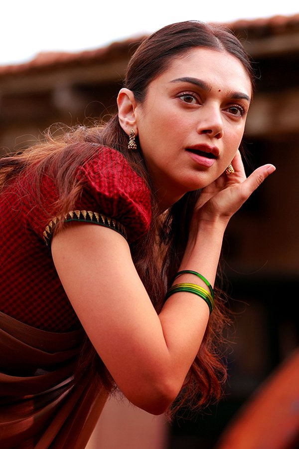 Actress Aditi rao hydari exclusive photo gallery - Sakshi38