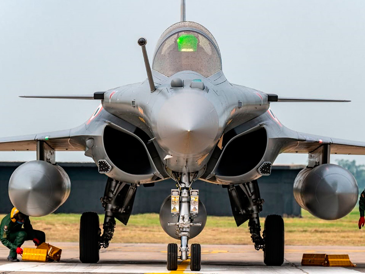 Rafale fighter jets land safely at IAF airbase in Ambala Photo gallery - Sakshi1