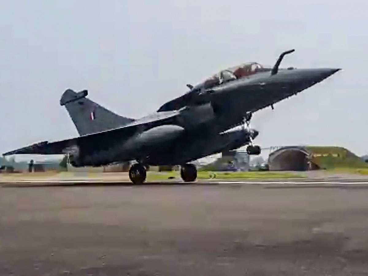 Rafale fighter jets land safely at IAF airbase in Ambala Photo gallery - Sakshi11