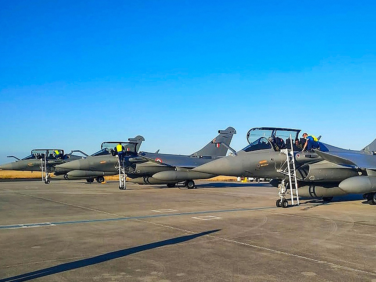 Rafale fighter jets land safely at IAF airbase in Ambala Photo gallery - Sakshi16