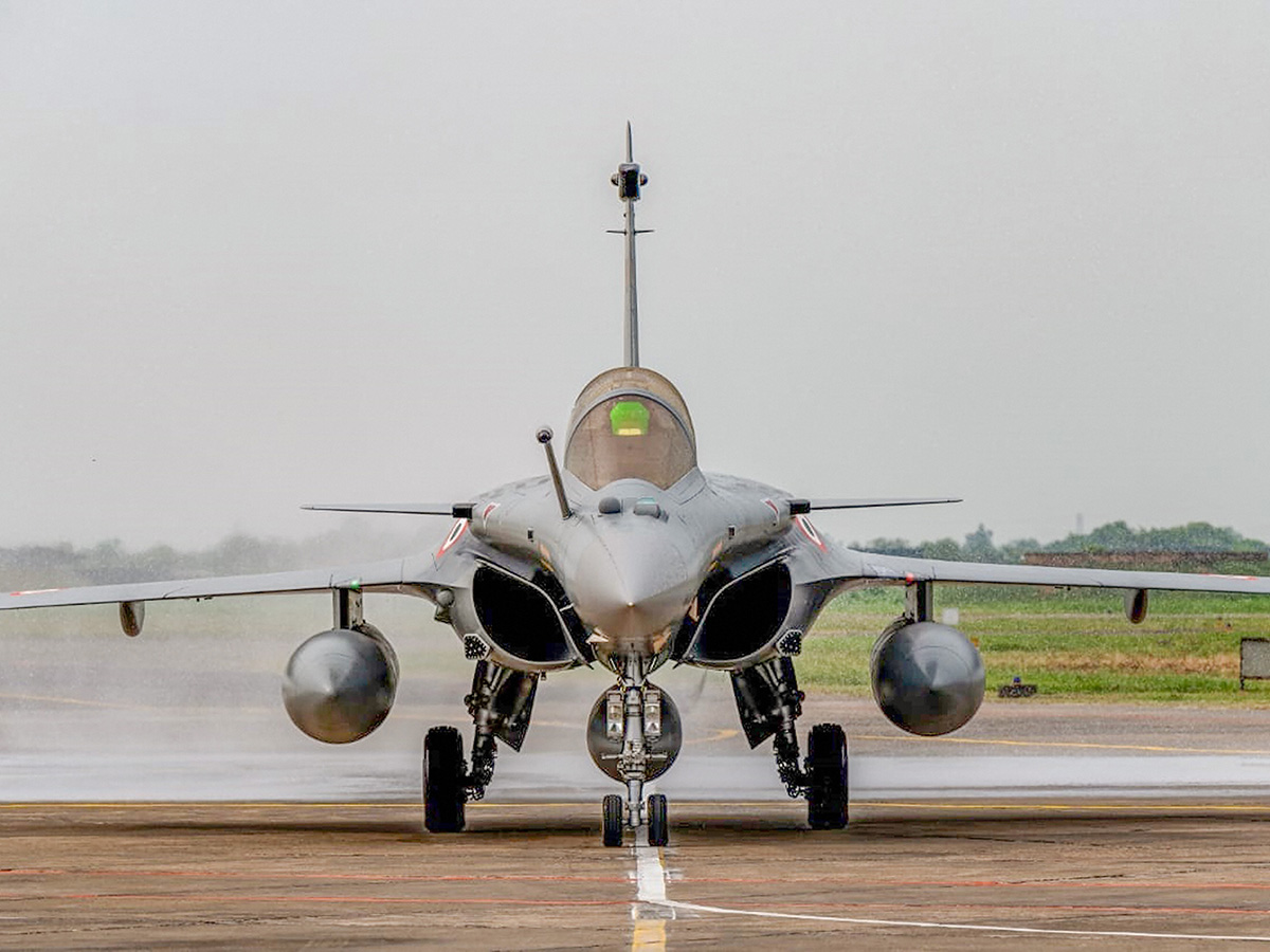 Rafale fighter jets land safely at IAF airbase in Ambala Photo gallery - Sakshi2