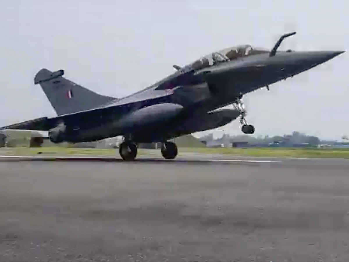 Rafale fighter jets land safely at IAF airbase in Ambala Photo gallery - Sakshi4