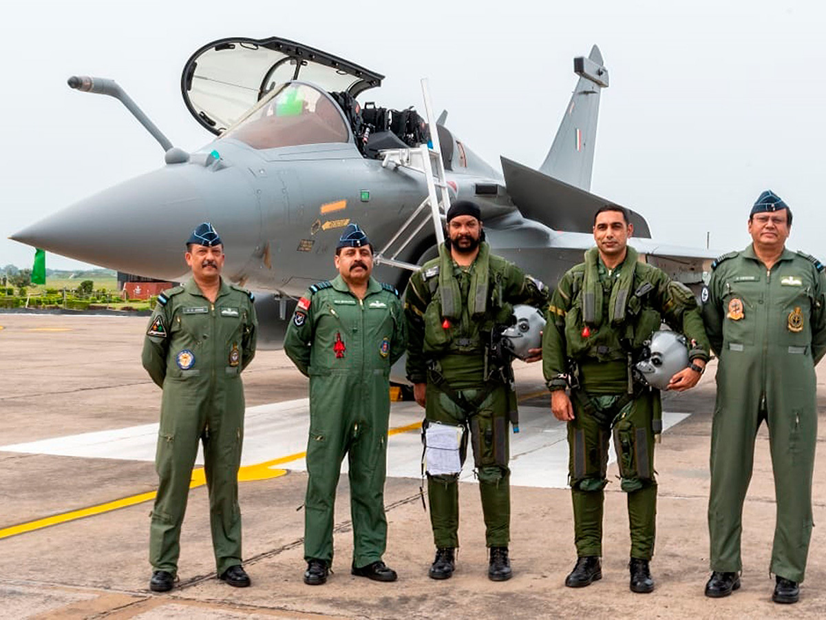 Rafale fighter jets land safely at IAF airbase in Ambala Photo gallery - Sakshi8