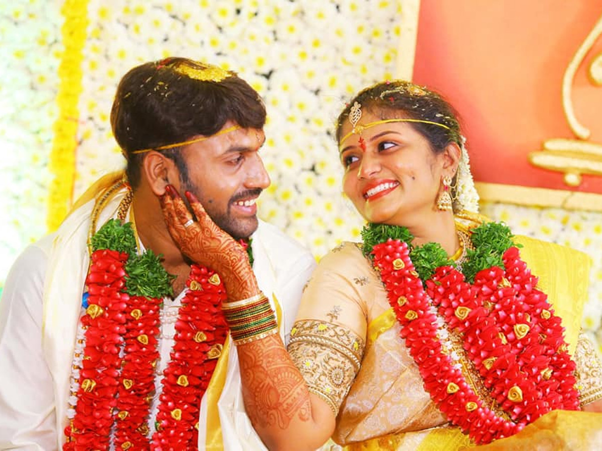 producer vallurupalli ramesh son raghavendra maharshis wedding photo gallery - Sakshi1