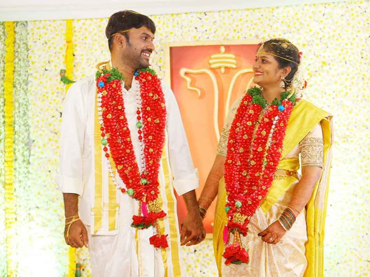 producer vallurupalli ramesh son raghavendra maharshis wedding photo gallery - Sakshi14