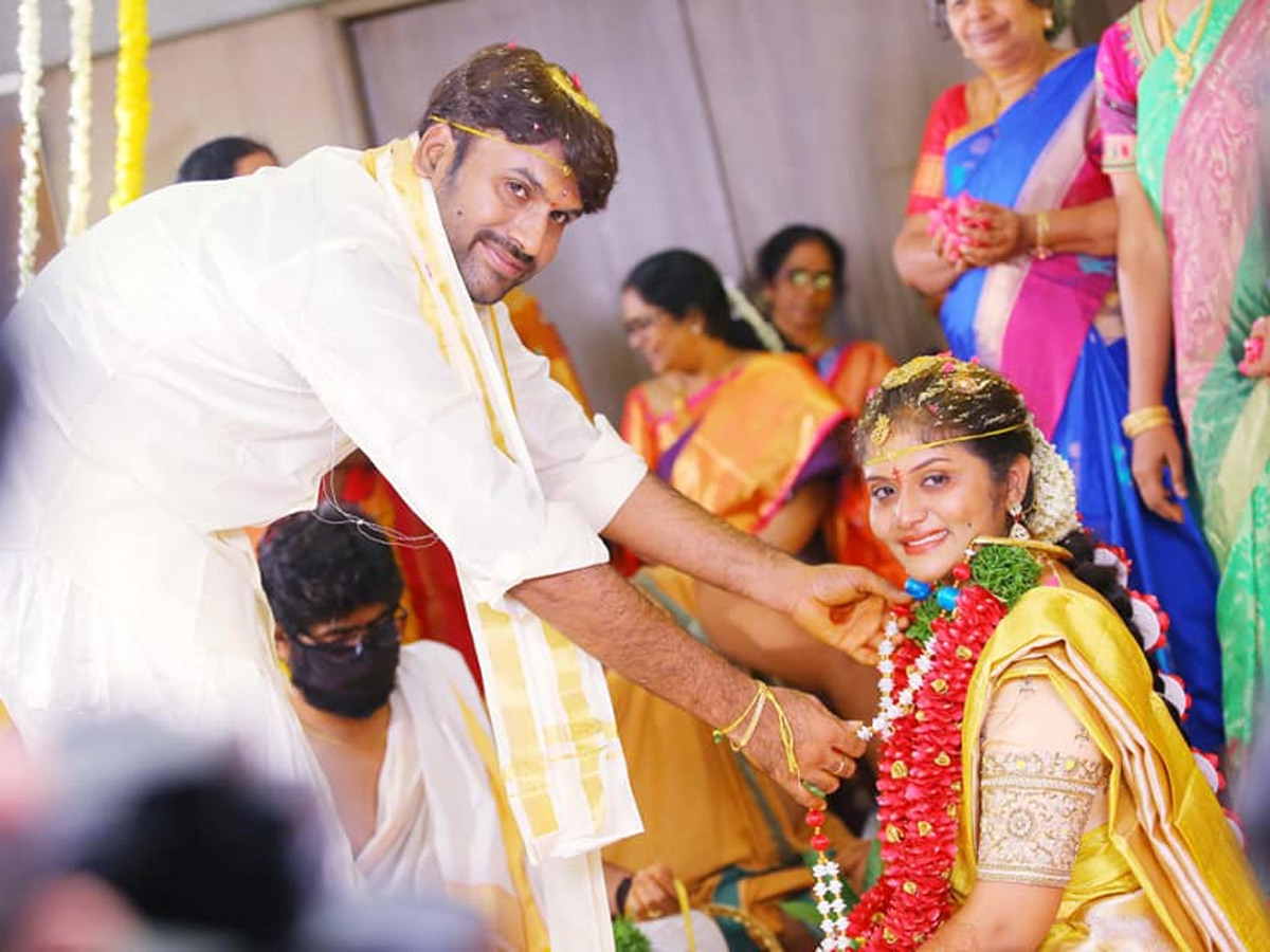 producer vallurupalli ramesh son raghavendra maharshis wedding photo gallery - Sakshi15