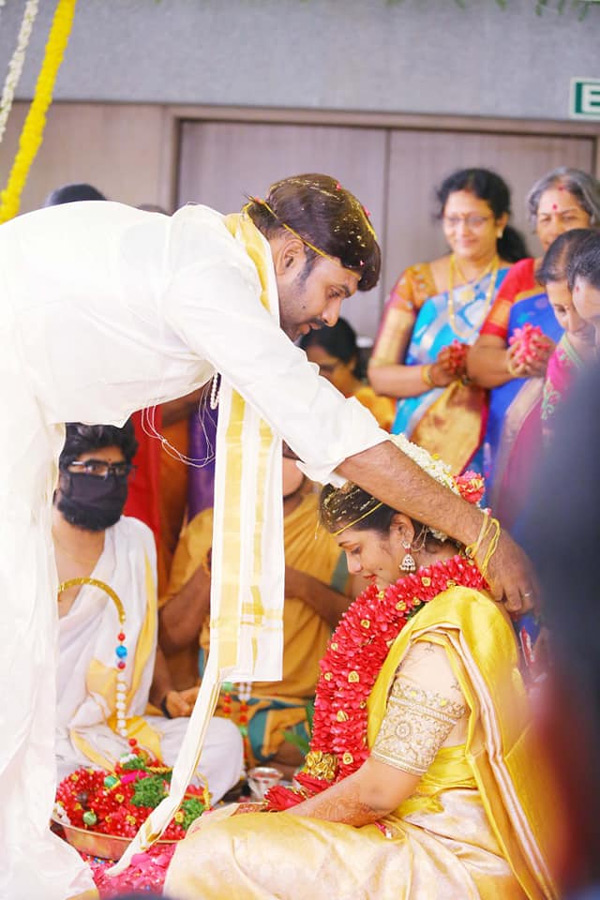 producer vallurupalli ramesh son raghavendra maharshis wedding photo gallery - Sakshi22